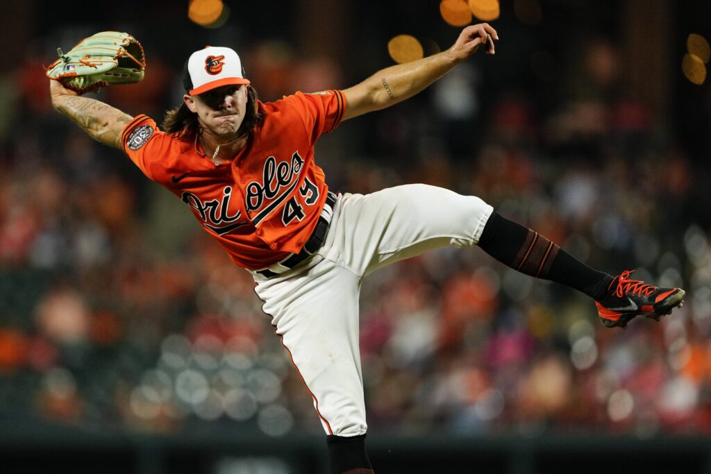 Orioles' Mullins runs perfect route to make insane diving catch vs. Royals