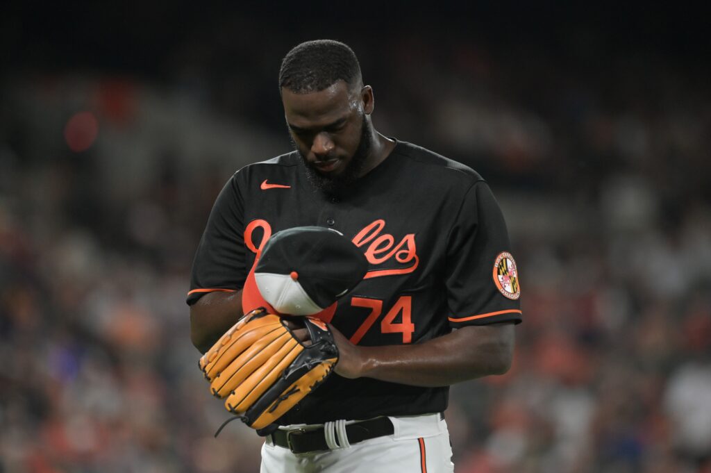 Gonzalez pinch-hit HR carries Astros to win over Orioles