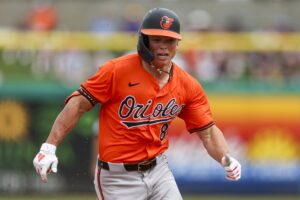 Holliday delivers 3 hits in Orioles’ 3-2 win over Phillies; Albert Suárez strikes out 7 in 3 innings