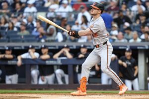 Mullins provides key hit and steal as Orioles outlast Yankees, 7-6, in 10 innings